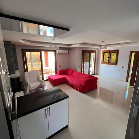 Alacati Muestakil Havuzlu