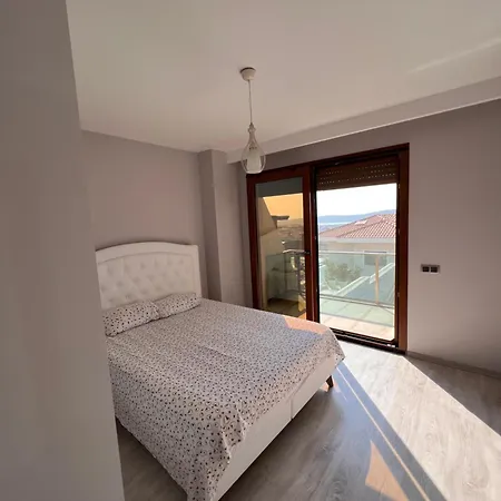 Alacati Muestakil Havuzlu Cesme