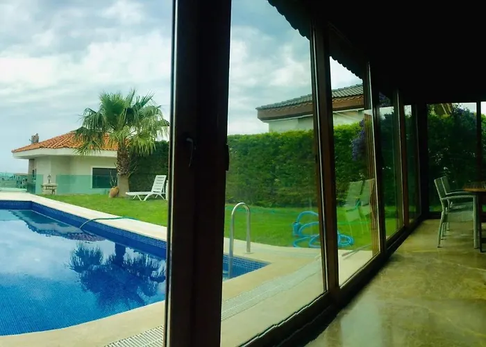 فيلة Alacati Muestakil Havuzlu Çeşme