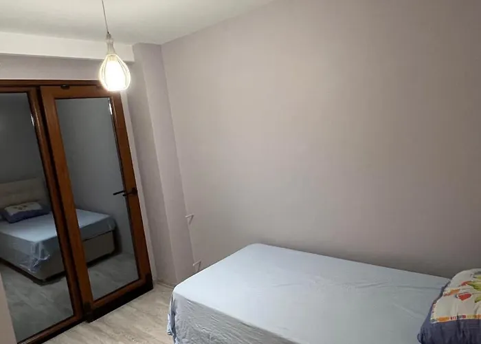 Alacati Muestakil Havuzlu فيلة