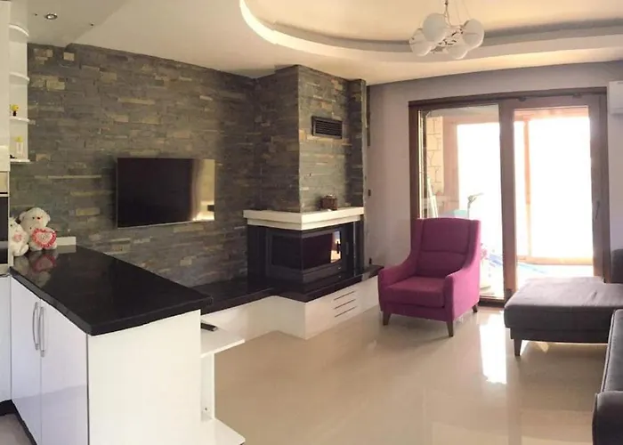 فيلة Alacati Muestakil Havuzlu *