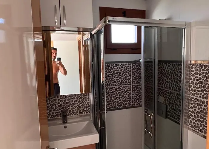 Alacati Muestakil Havuzlu Çeşme