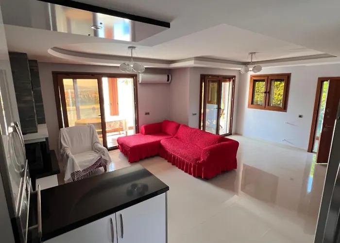 Alacati Muestakil Havuzlu