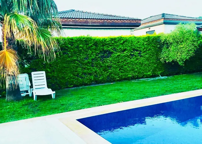 فيلة Alacati Muestakil Havuzlu Çeşme